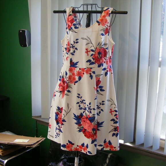 K Jordan Lovely Colorful Flowers Dress NWOT - Picture 4 of 5